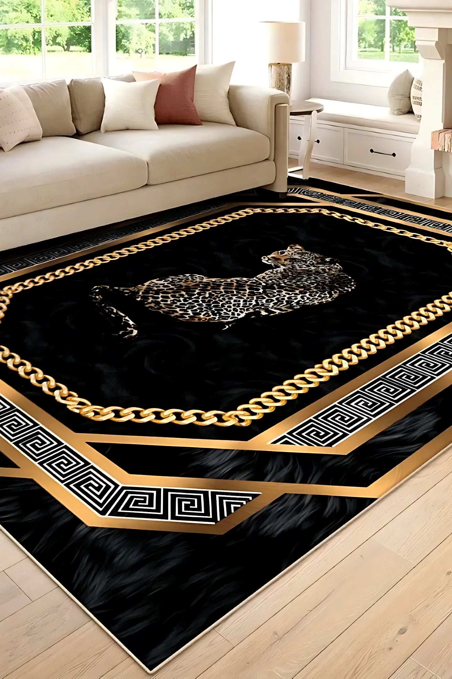 tapis de salon bohème noir et or "Cléopâtre" au design baroque, créant un point focal audacieux