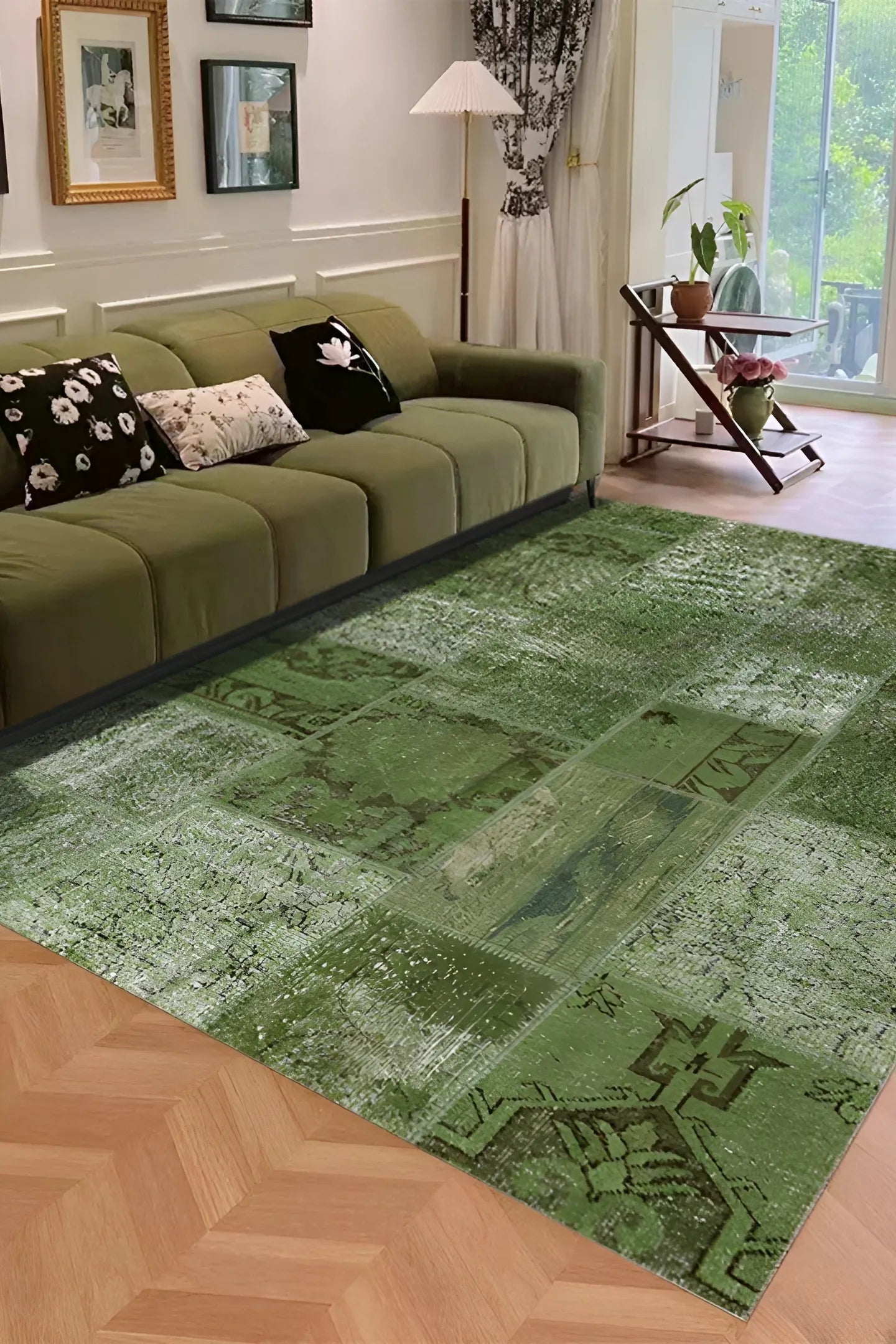 Tapis bohème "Atelier", style patchwork artisanal en camaïeu de verts