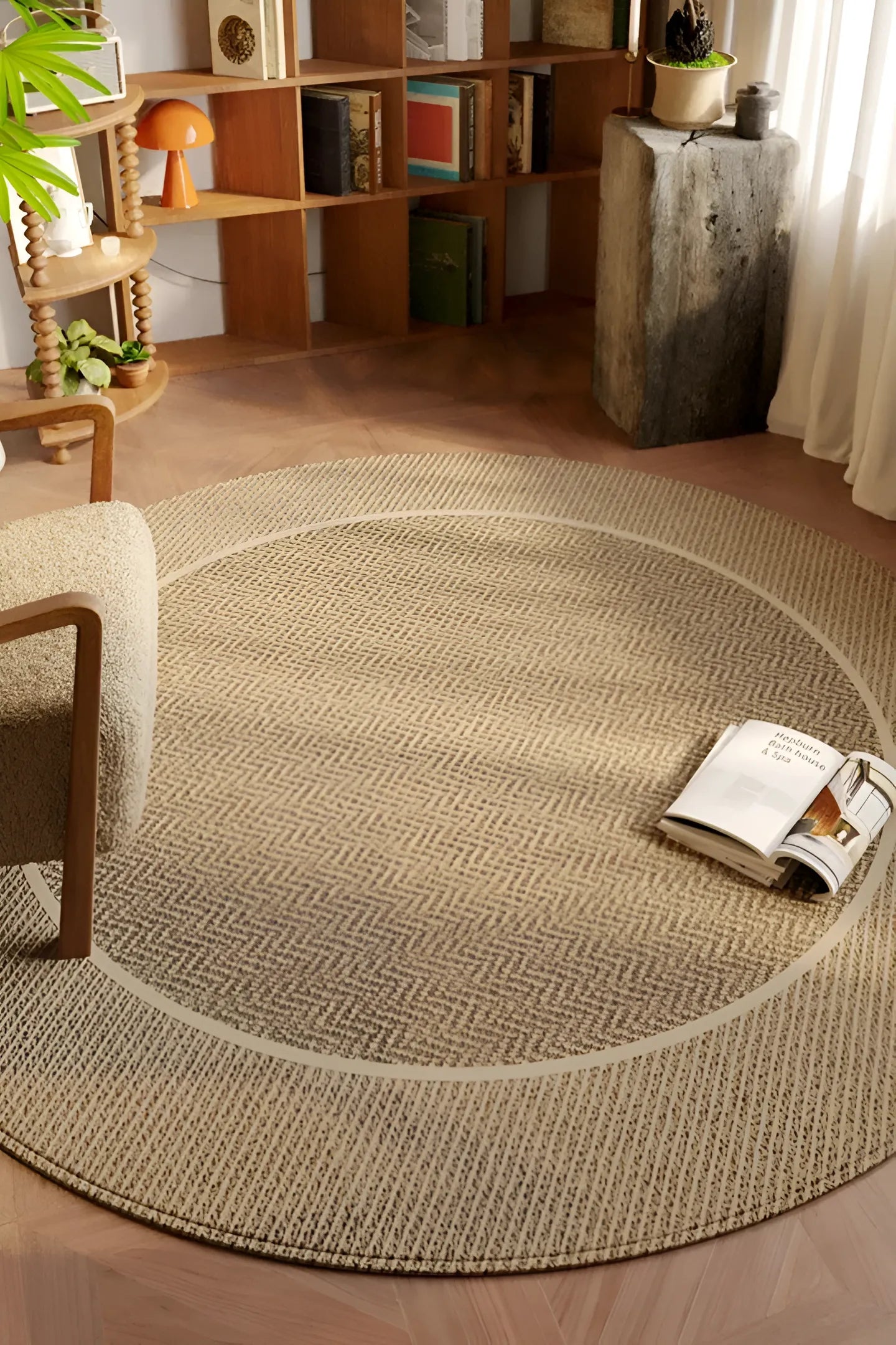 Tapis rond "Luna" au style bohème Naturel Chevron, apportant une texture douce au salon.