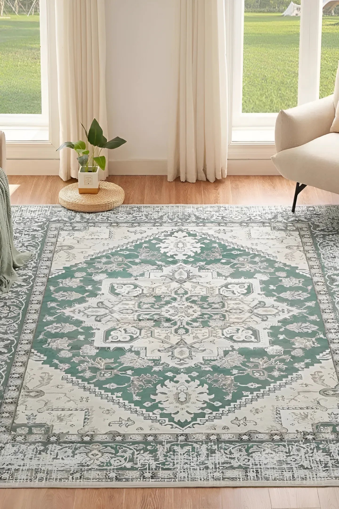  tapis bohème d'inspiration orientale Vert Céladon au centre du salon.